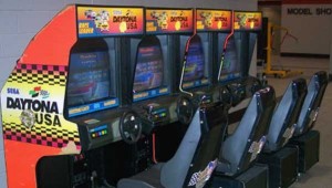 Daytona-usa-bornes-arcades : jeu à 4 simultanément !